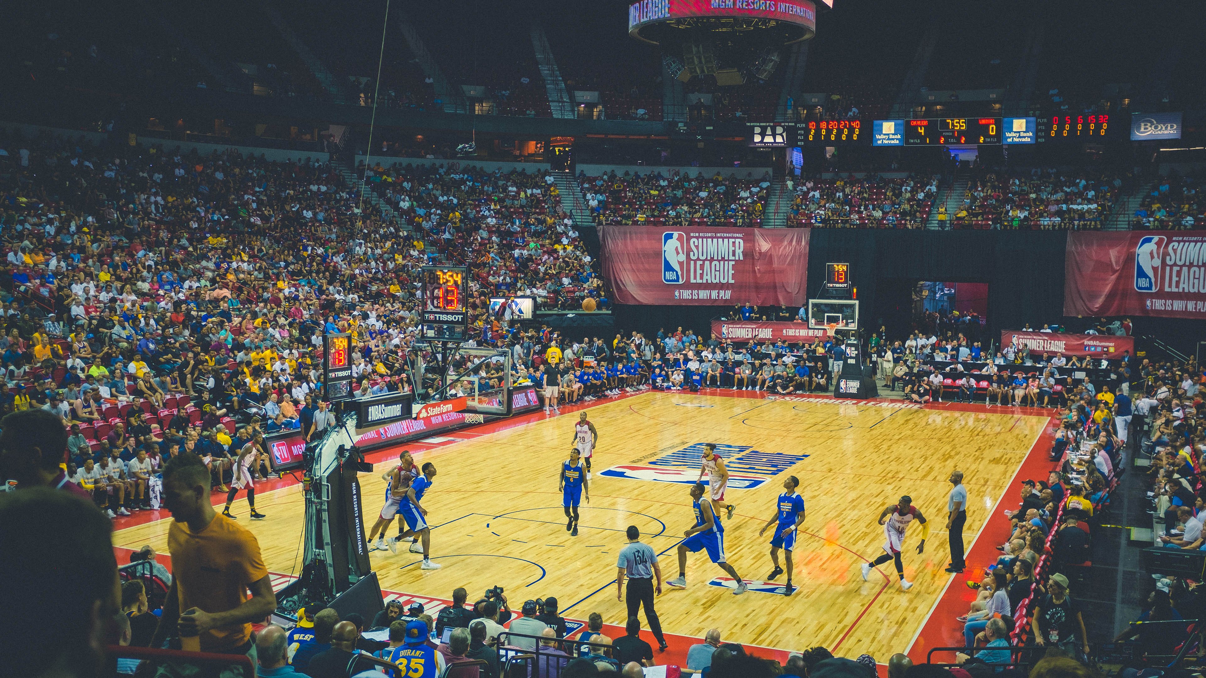 纳达尔强势回归红土赛场，法网前景引热议